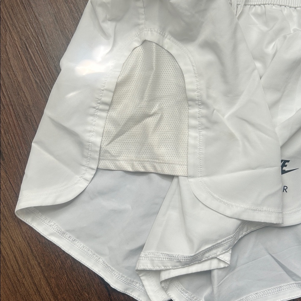 Nike Women's Air drawstring White/Black Running Shorts size XL - Picture 7 of 7